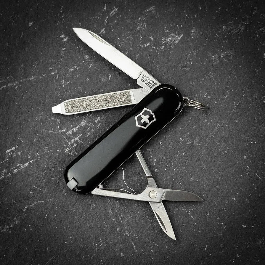 Victorinox Classic (Dark Iiiusion)