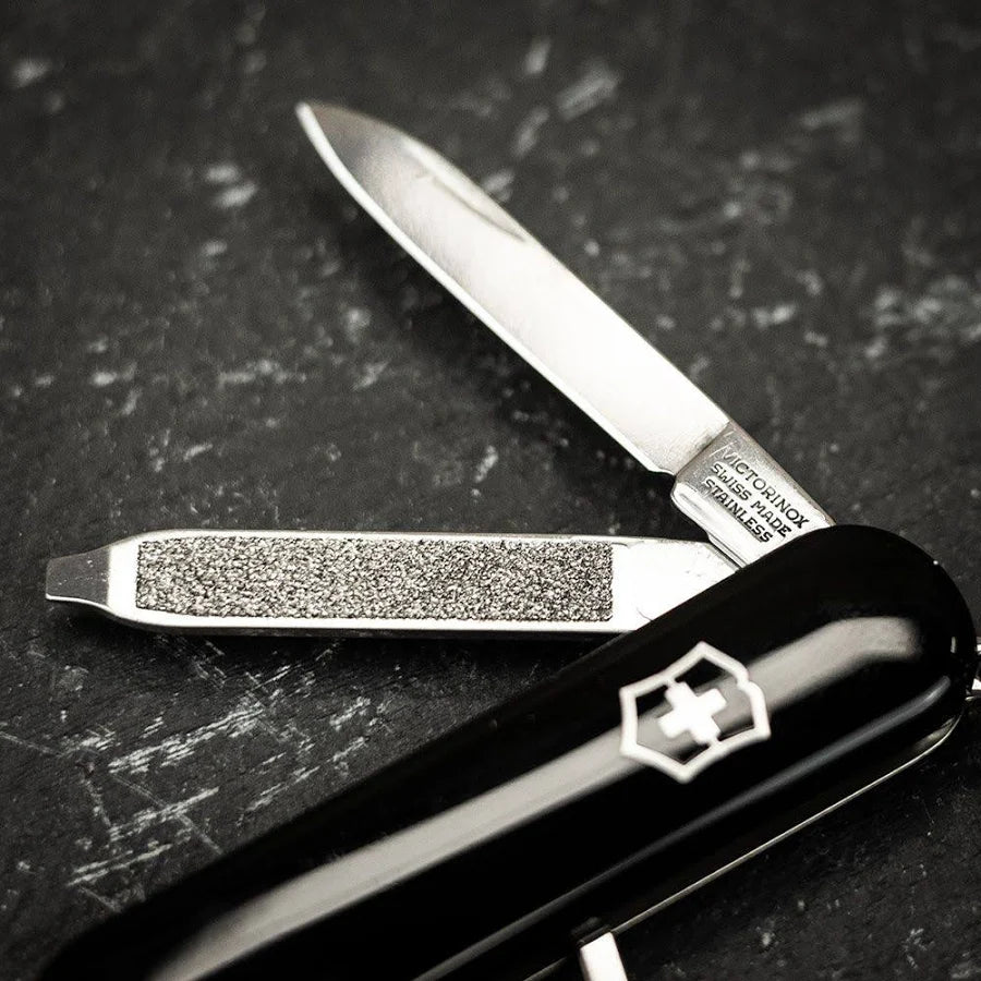 Victorinox Classic (Dark Iiiusion)